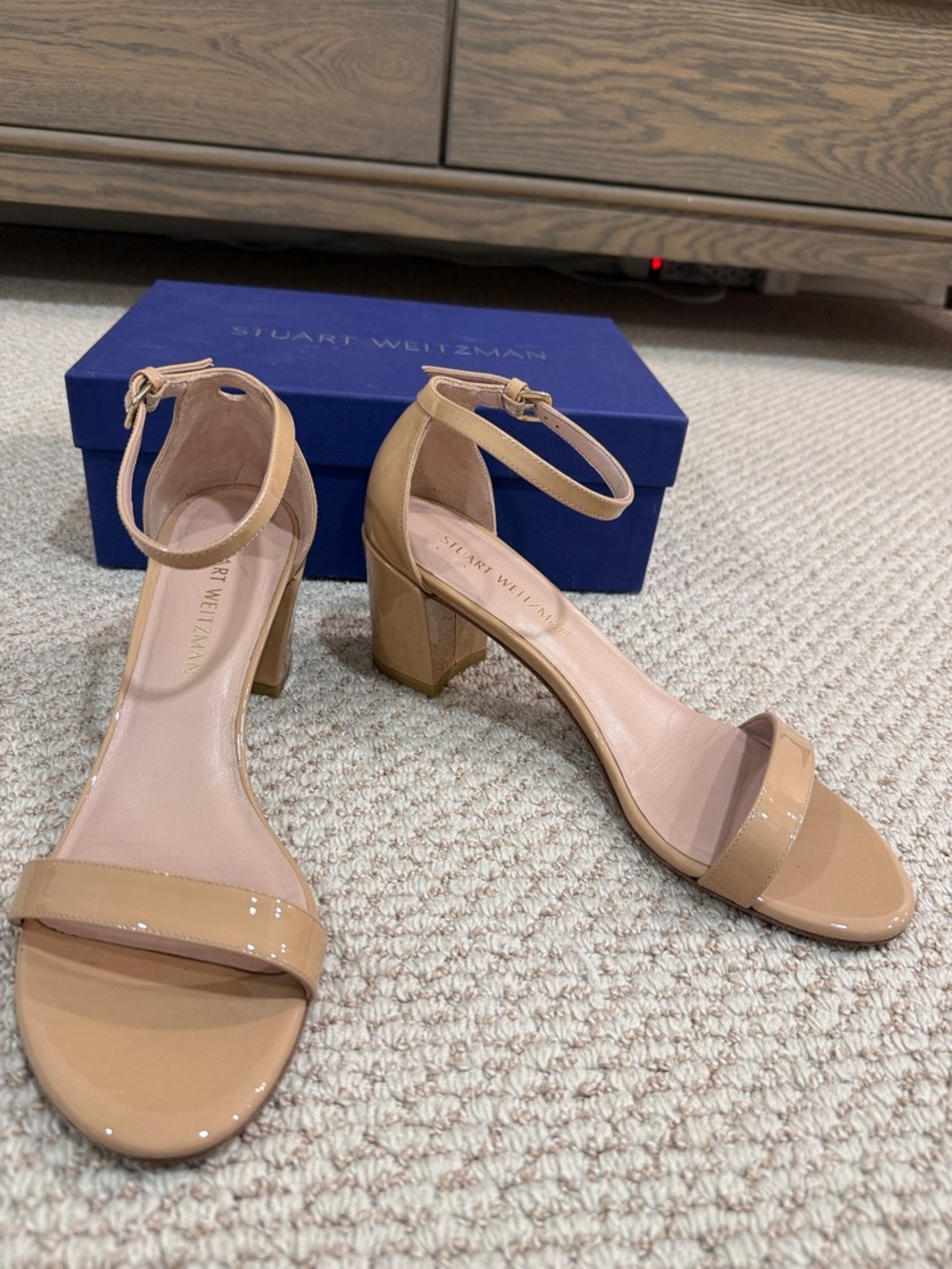Stuart Weitzman Simple Nude Patent Leather Sandals sz 9.5